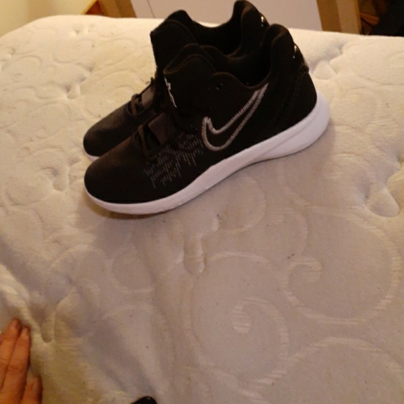 Mens Nike Kyrie Flytrap II size 11 main image 6